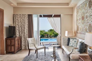 Queens Maisonette Sea Front  with Private Pool