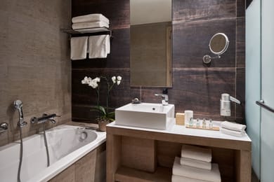 Sharing Pool Junior Suite