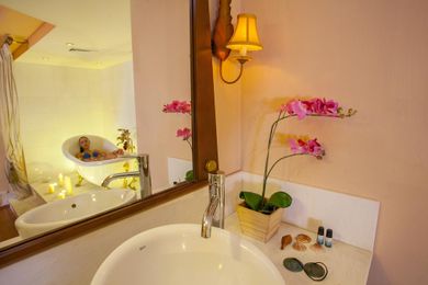 Aquamare Beach Hotel and Spa - Image 5