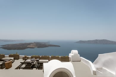 Two Bedroom Executive Suite - Grand Terrace with Panoramic Caldera Sea View and Hot Tub