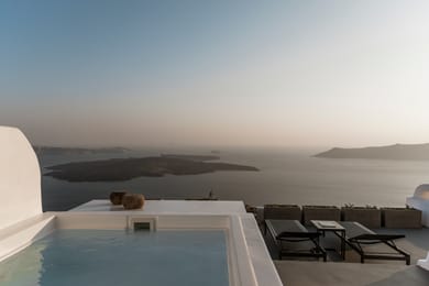 Two Bedroom Executive Suite - Grand Terrace with Panoramic Caldera Sea View and Hot Tub