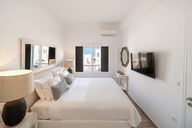APARTMENT SUITE - Side Sea view