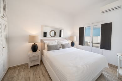 APARTMENT SUITE - Side Sea view