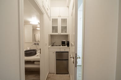 APARTMENT SUITE - Side Sea view