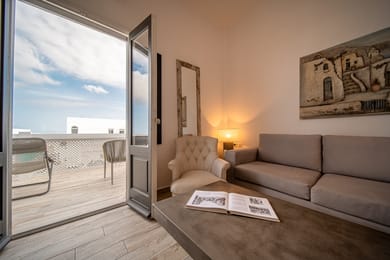 APARTMENT SUITE - Side Sea view