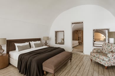 TRADITIONAL CAVE SUITE