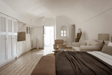 TRADITIONAL CAVE SUITE