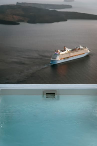 Grand Cave Suite - Panoramic Caldera & Volcano Sea View - Outdoor Hot Tub