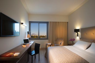 Aquila Atlantis Hotel - Image 2