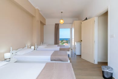 Superior Quadruple with single beds