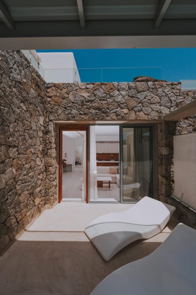 Confy One bedroom Apartment with Plunge Pool  Land View
