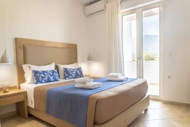 Deluxe  Apartment with Mountain View