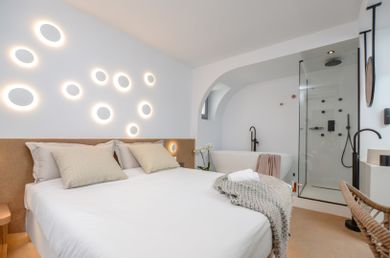 laertes deluxe double room with hydromassage shower jet and bathtub