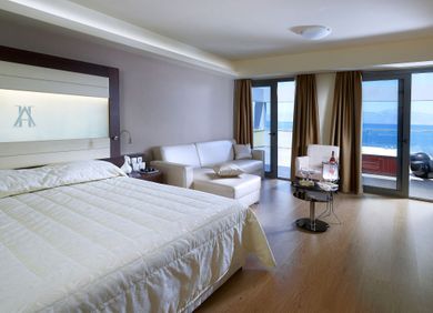 Deluxe Jacuzzi Suite