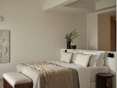 Master Suite with Heated Infinity Private Pool & Sea View