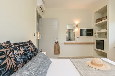 New Luxury Beachfront Villa with Private Pool