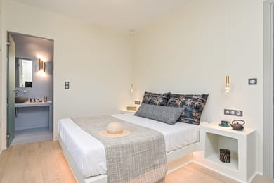 New Luxury Beachfront Villa with Private Pool