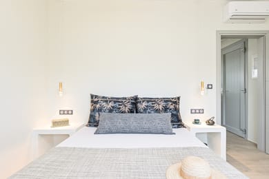 New Luxury Beachfront Villa with Private Pool