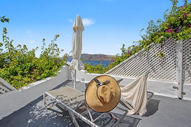 Cave Suite with Caldera View