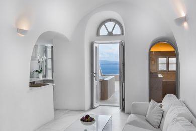 Honeymoon  Cave Suite with Private Outdoor Hot Tub with Jets