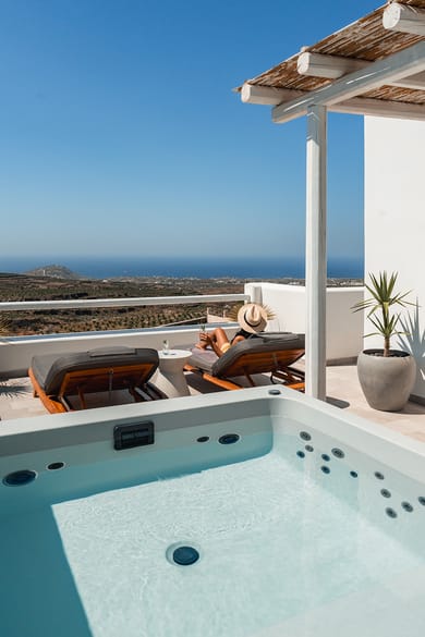 Grand Suite with Private Jacuzzi and Sea View