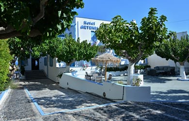 Artemis Hotel Kamari Santorini - Image 2