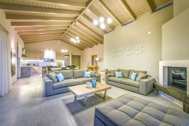 Artina Luxury Villa photo 2
