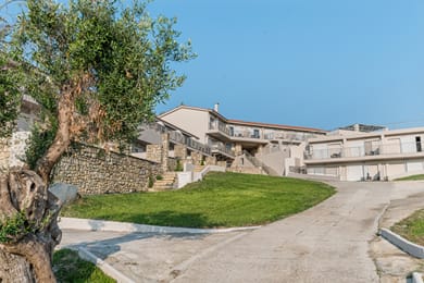 Arya Hotel - Image 3