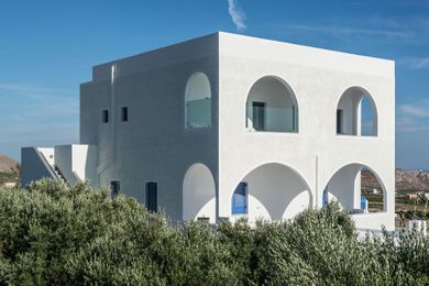 Aspronisi Luxury Villa - Image 3