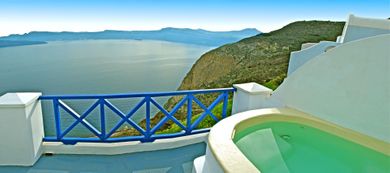 Executive Suite with private open air Jacuzzi sea/volcano/caldera cliffs views
