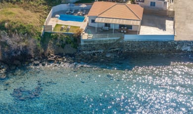 Astarte Villas - Bleu Beach Villa with Pool