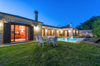 Astarte Villas - Kyveli Luxurious Villa with Private Pool