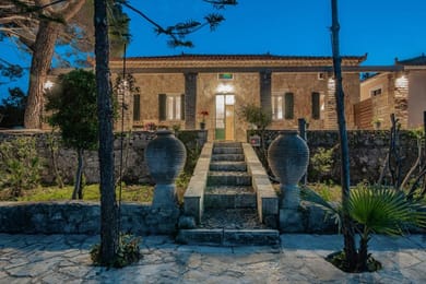 Astarte Villas - The Pine Tree Villa with Pool