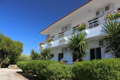 Asterias Bay Hotel - Image 6