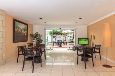 Athena Hotel - Image 2