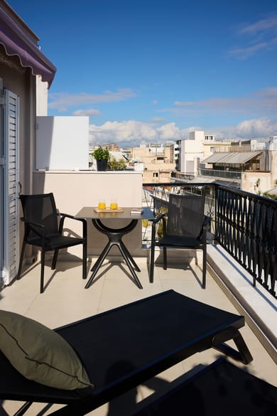 Penthouse Cozy Room with Balcony and City View