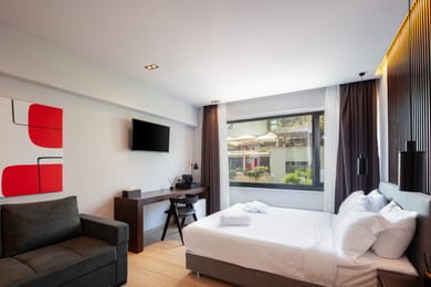 Deluxe Queen Room with City View