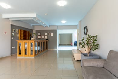 Atrium Hotel - Image 7