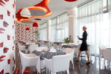 Atrium Platinum Luxury Resort Hotel & Spa - Image 4