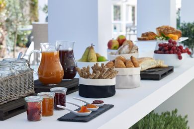 Aurora Luxury Suites Santorini - Image 7