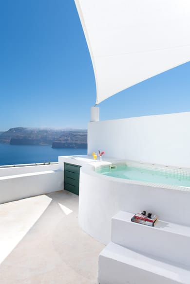 Deluxe Suite with Hot Tub and Panoramic Volcano View