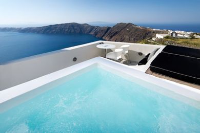 Honeymoon Suite with Outdoor Heated whirlpool and Caldera and Sunset view