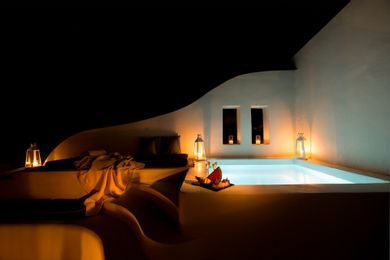 Honeymoon Suite with Outdoor Heated whirlpool and Caldera and Sunset view