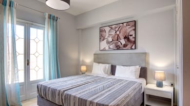 Daphne Twin Side View