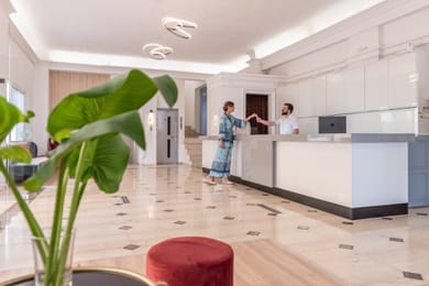 Azure Mare Hotel - Image 6