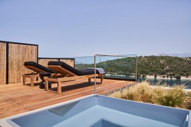 Chill Out Unobstructed  Sea View Suite - Mini Jet Tub