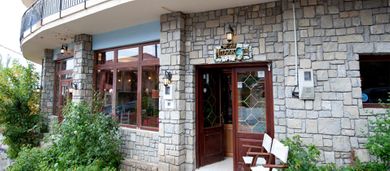 To Balconi tis Agorianis - Image 5