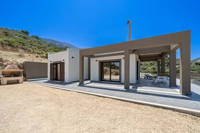 Beachfront Villa Fteri - Image 7