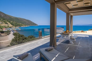 Beachfront Villa Fteri - Image 4