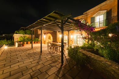 Beachfront Majestic Villa - Image 5